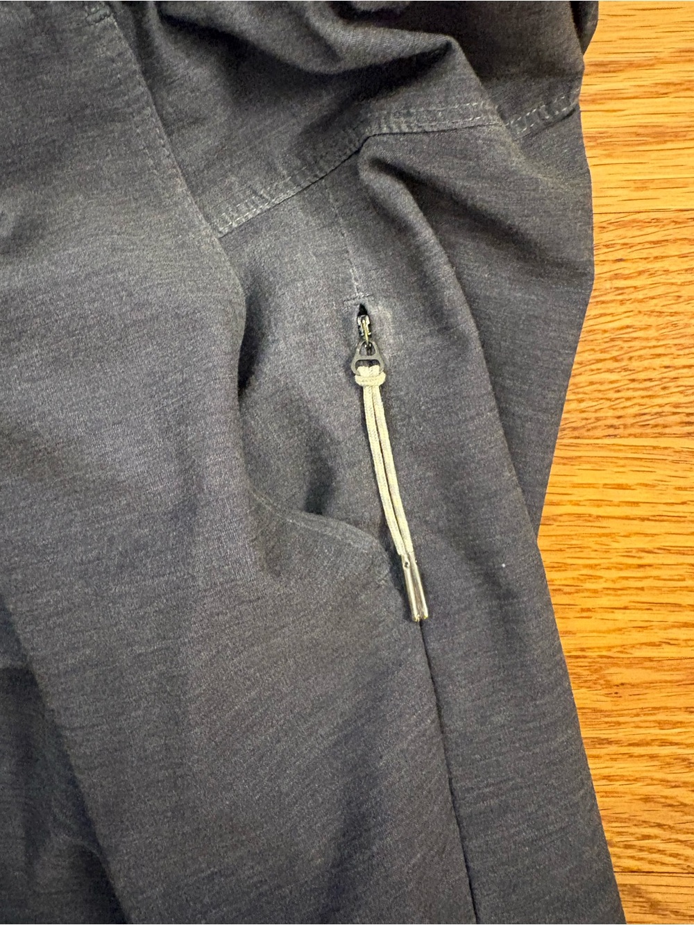 Vuori Men’s XL Charcoal Gray Performance Athletic Shorts Zip Pocket Stretch - Picture 6 of 10